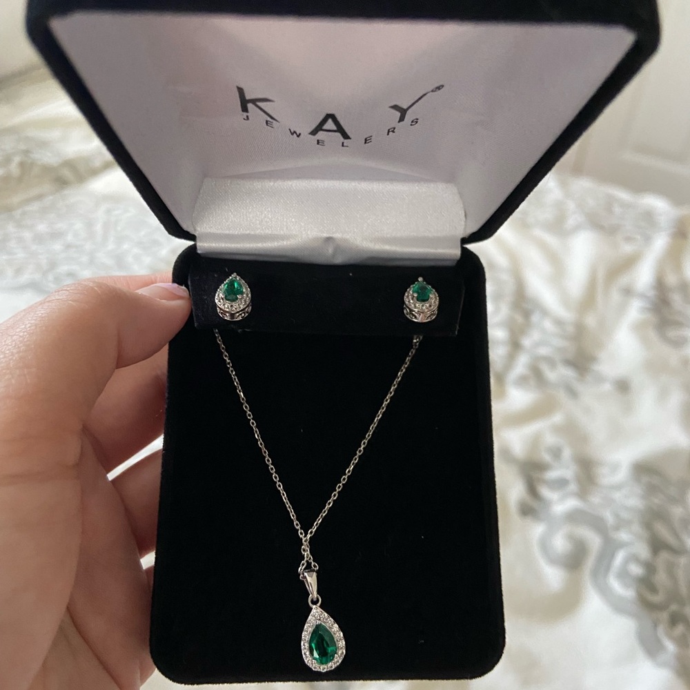 Kay Jewelers Pearl Shaped Emerald and Diamond Necklace and Matching Earrings